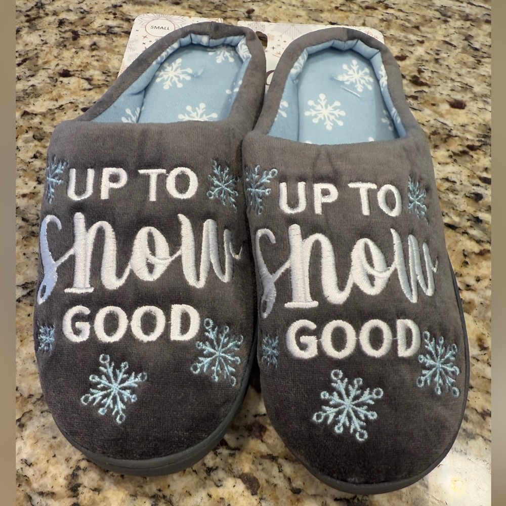Lola winter slippers embroidered snowflakes SZ SM 5-6
